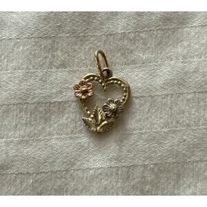 Vintage Black Hills Gold 14k Tri Color Gold Heart‎ with Flowers Pendant EUC